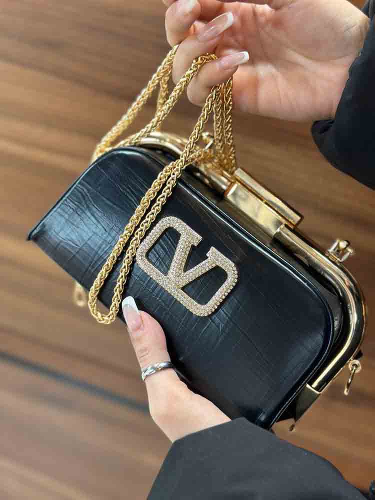 4CDC7322-EA59-400B-A719-6AA1F06AB0FB